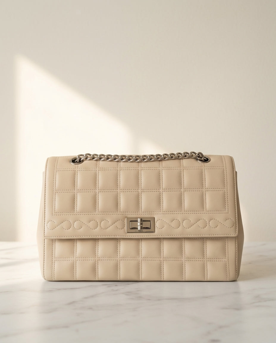 Chanel Vintage Chocolate Bar Grid Quilted Leather Shoulder Bag in Off-White